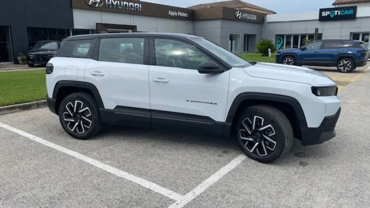 Jeep Compass nuova a Benevento (10)