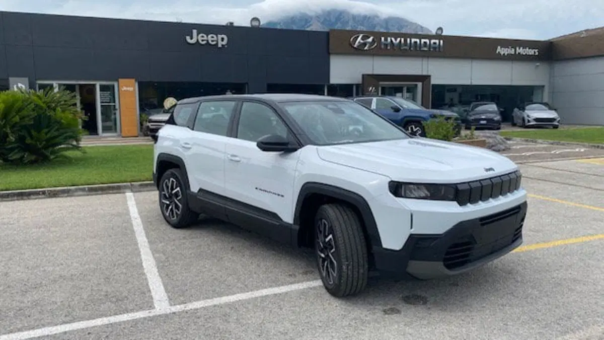Jeep Compass nuova a Benevento (12)