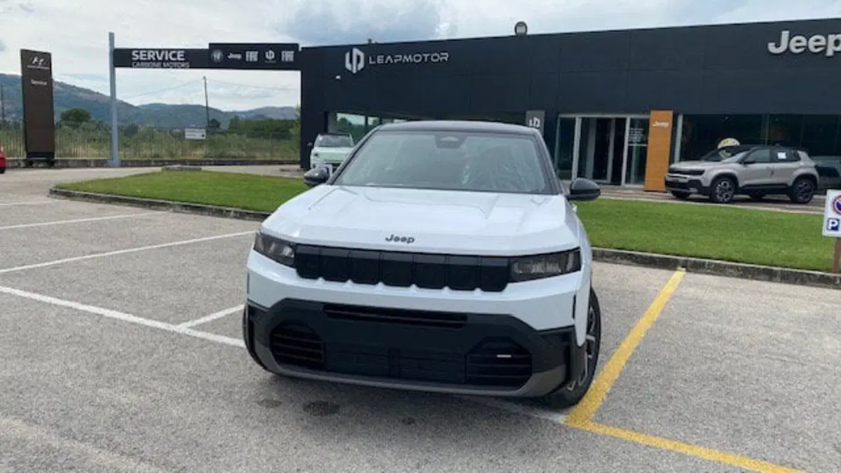 Jeep Compass nuova a Benevento (2)