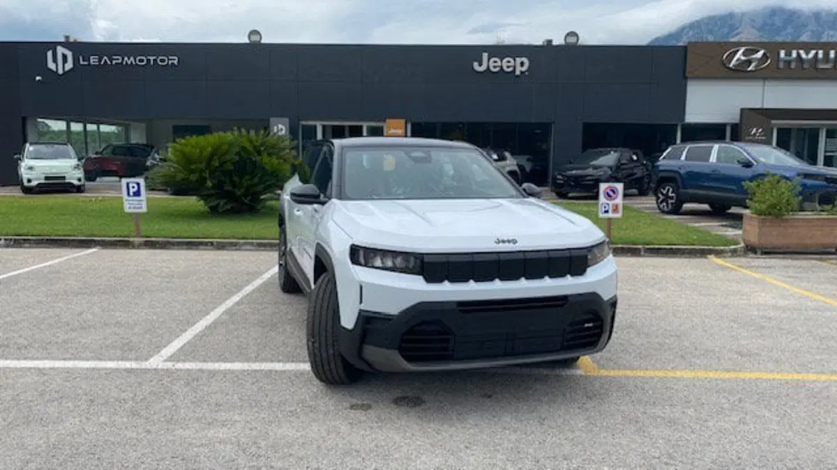 Jeep Compass nuova a Benevento (3)