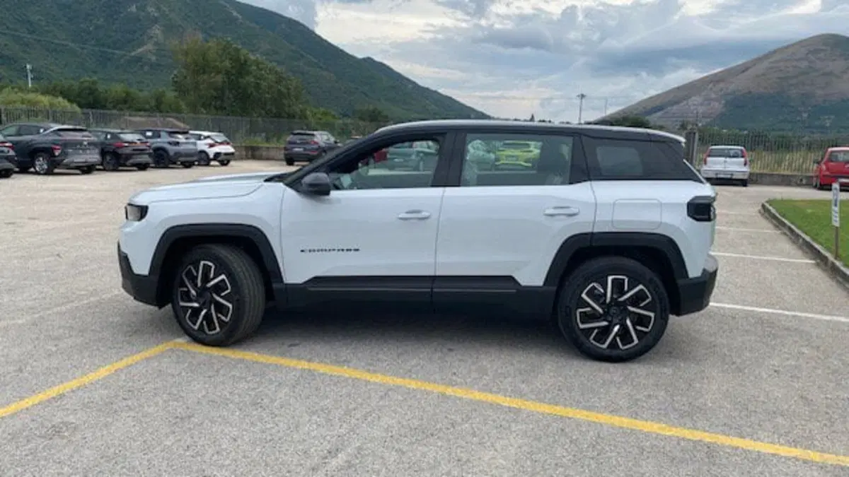 Jeep Compass nuova a Benevento (5)