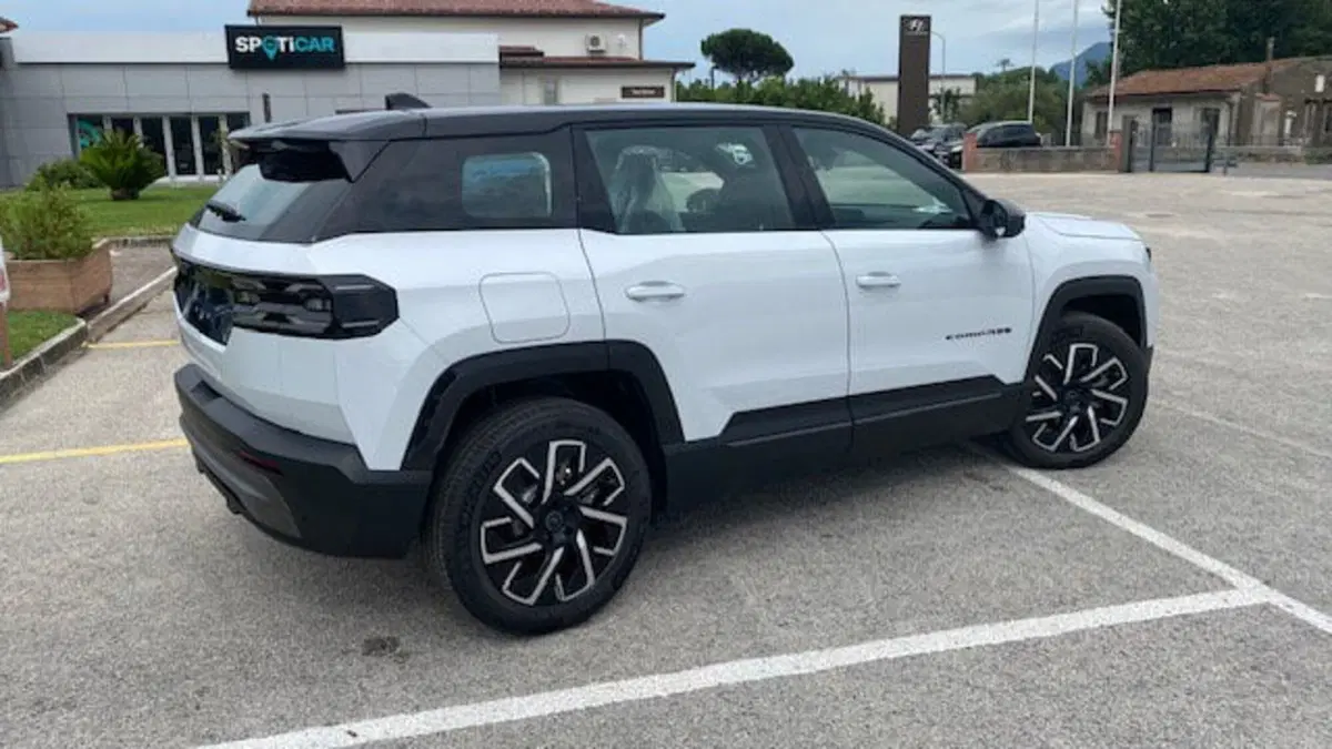 Jeep Compass nuova a Benevento (9)