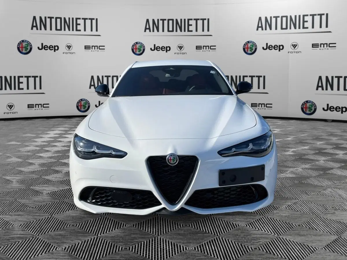 Alfa Romeo Giulia nuova a Ancona (2)