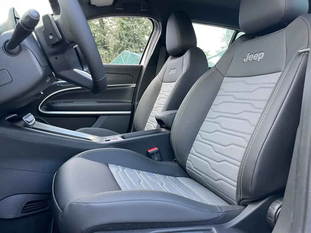 Jeep Avenger nuova a Ancona (9)