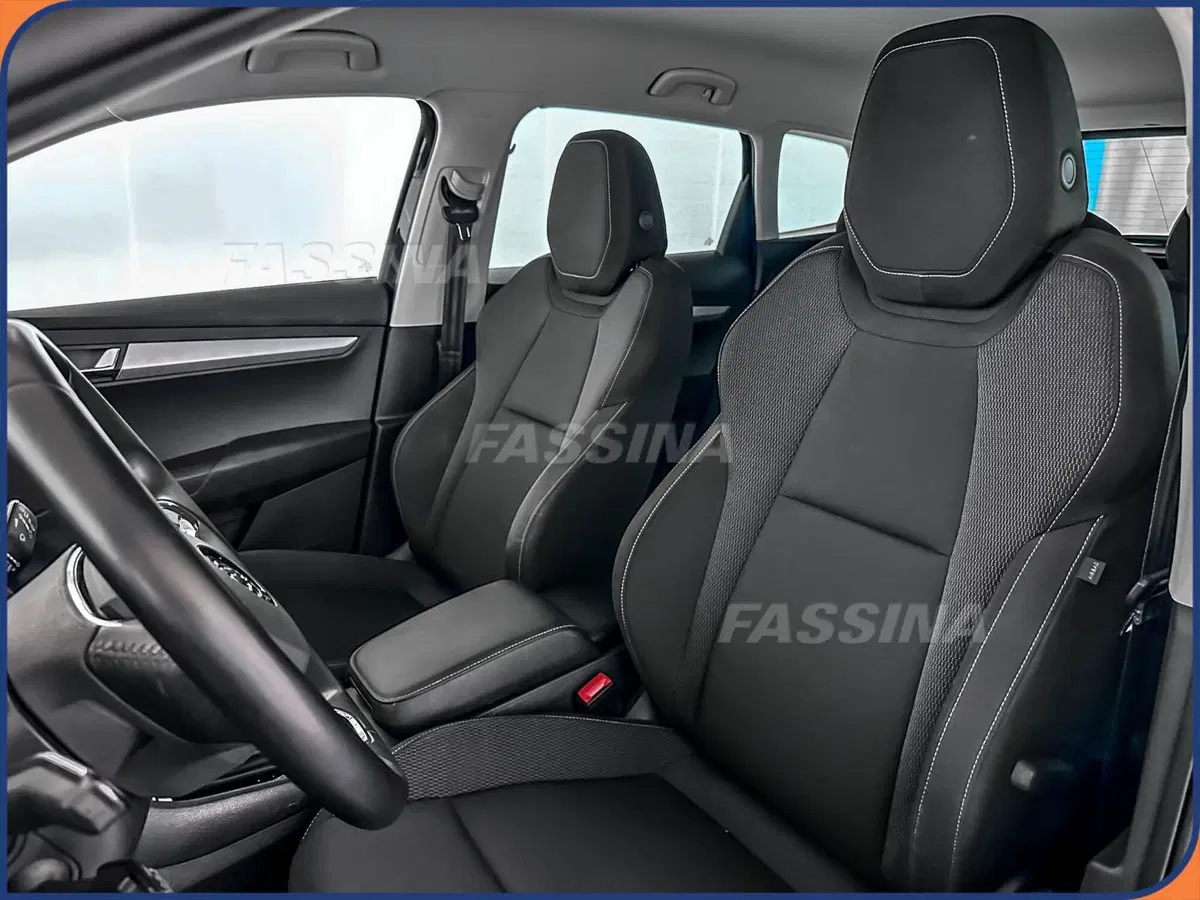 Skoda Karoq usata a Milano (8)