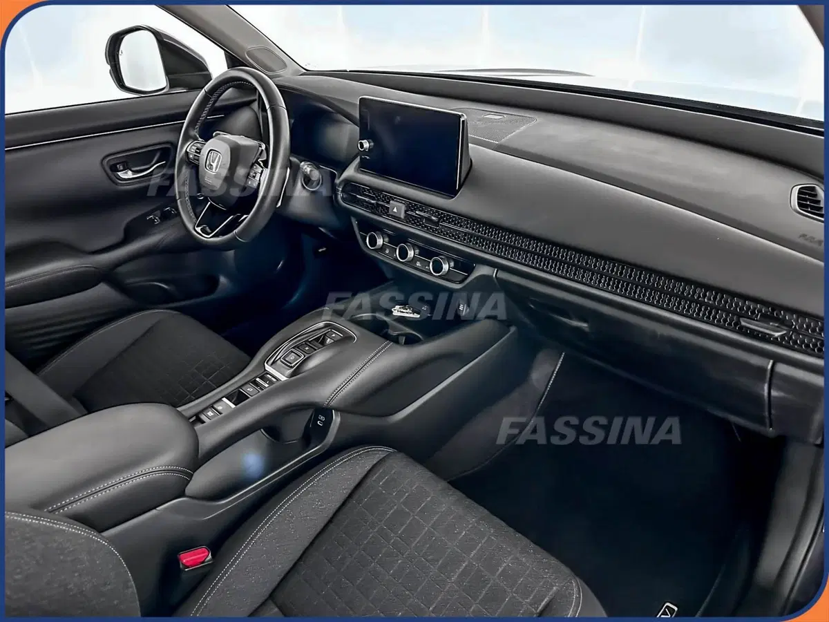 Honda ZR-V usata a Milano (13)