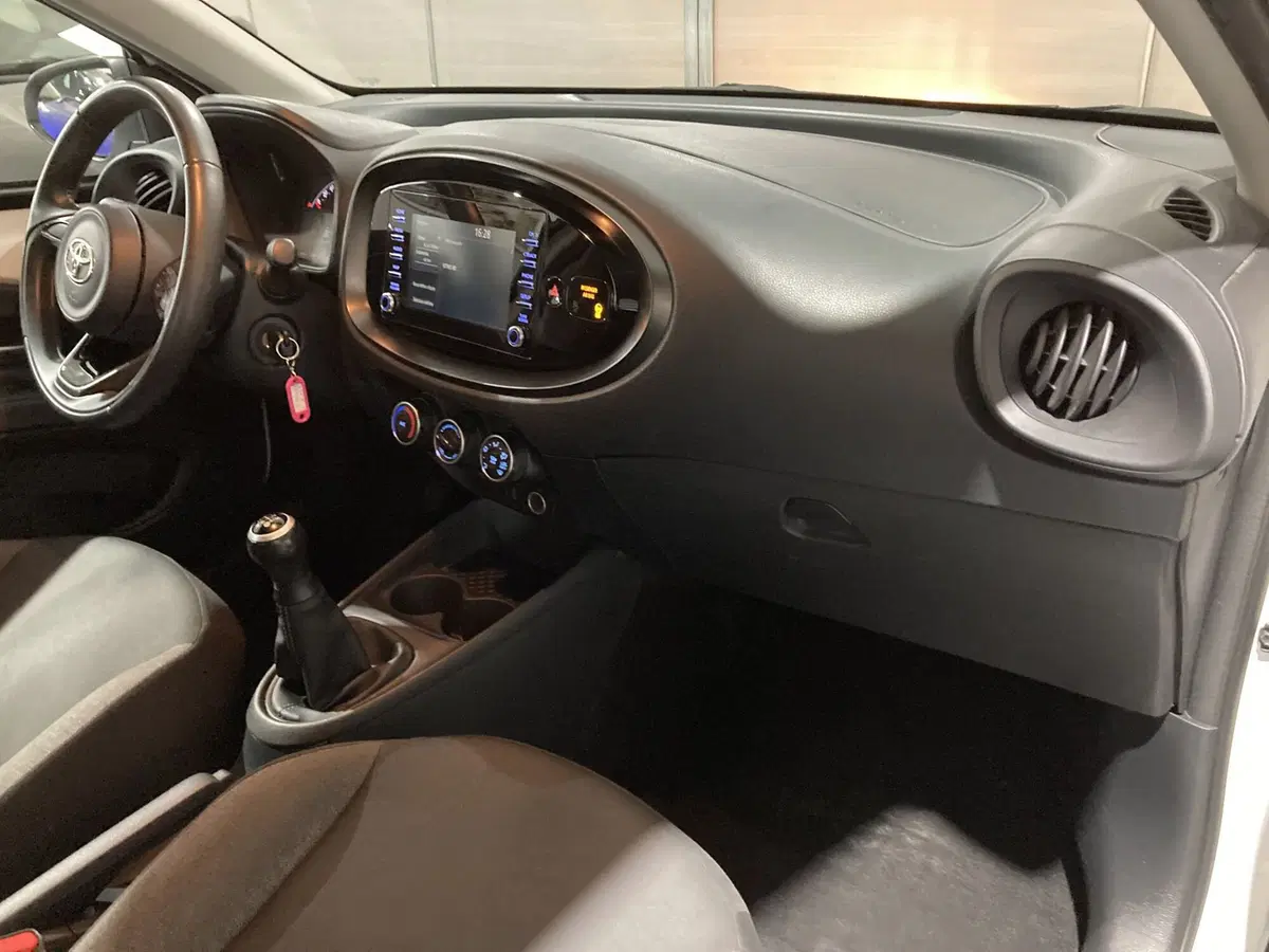 Toyota Aygo X usata a Barletta-Andria-Trani (16)