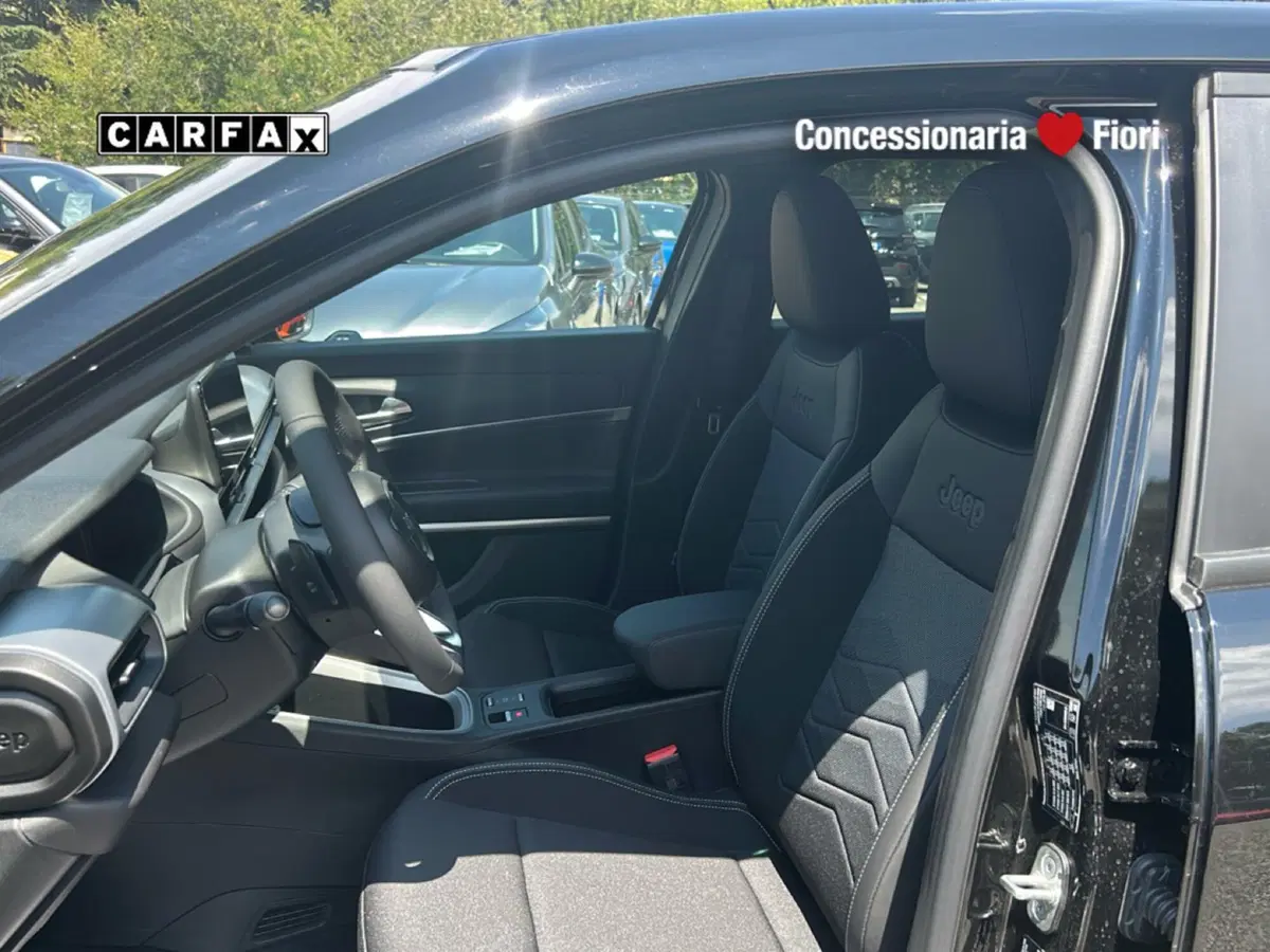 Jeep Avenger nuova a Roma (14)