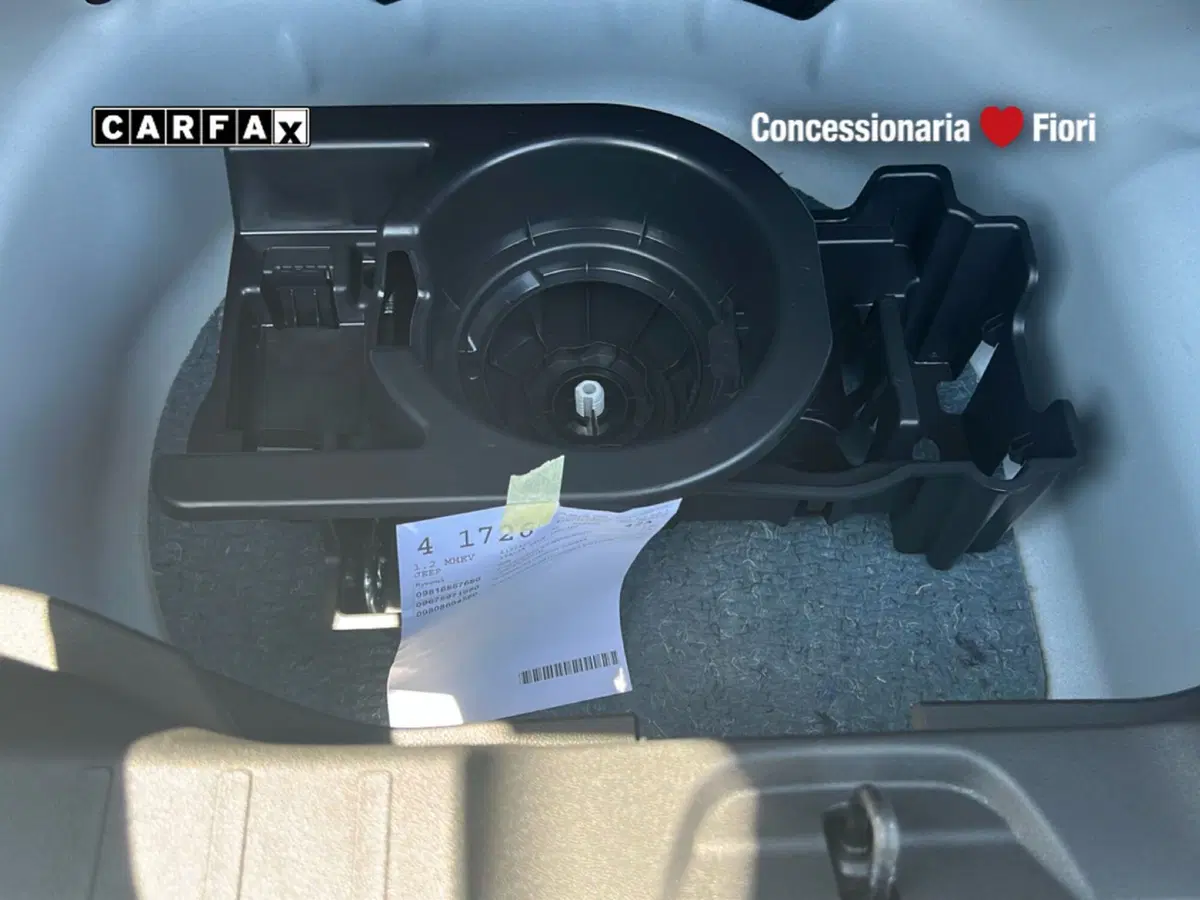 Jeep Avenger nuova a Roma (12)