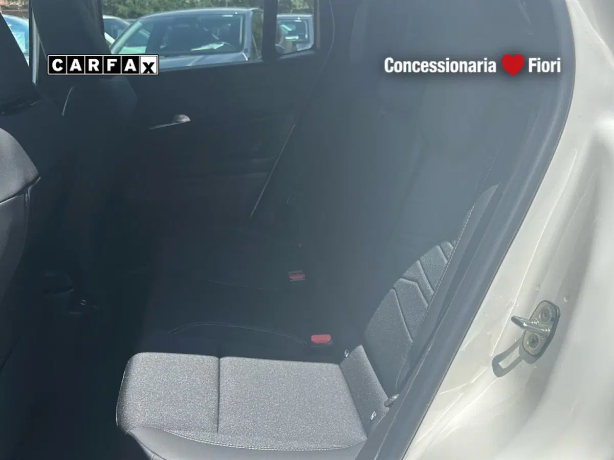 Jeep Avenger nuova a Roma (13)