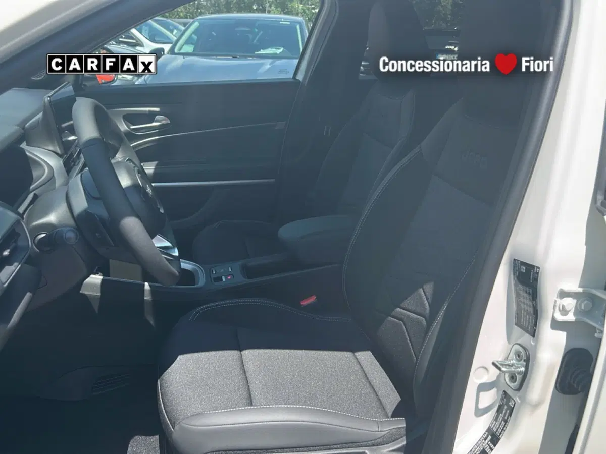 Jeep Avenger nuova a Roma (14)