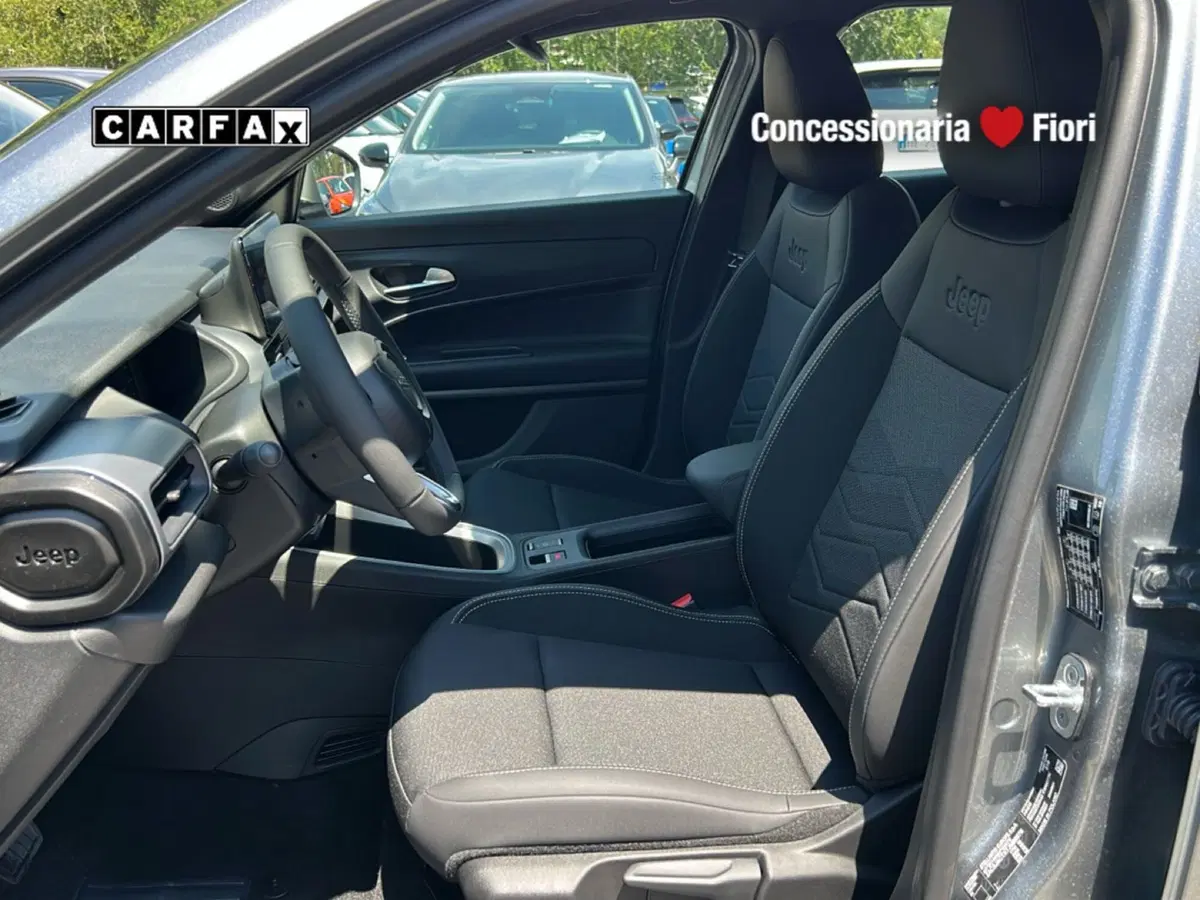 Jeep Avenger nuova a Roma (13)