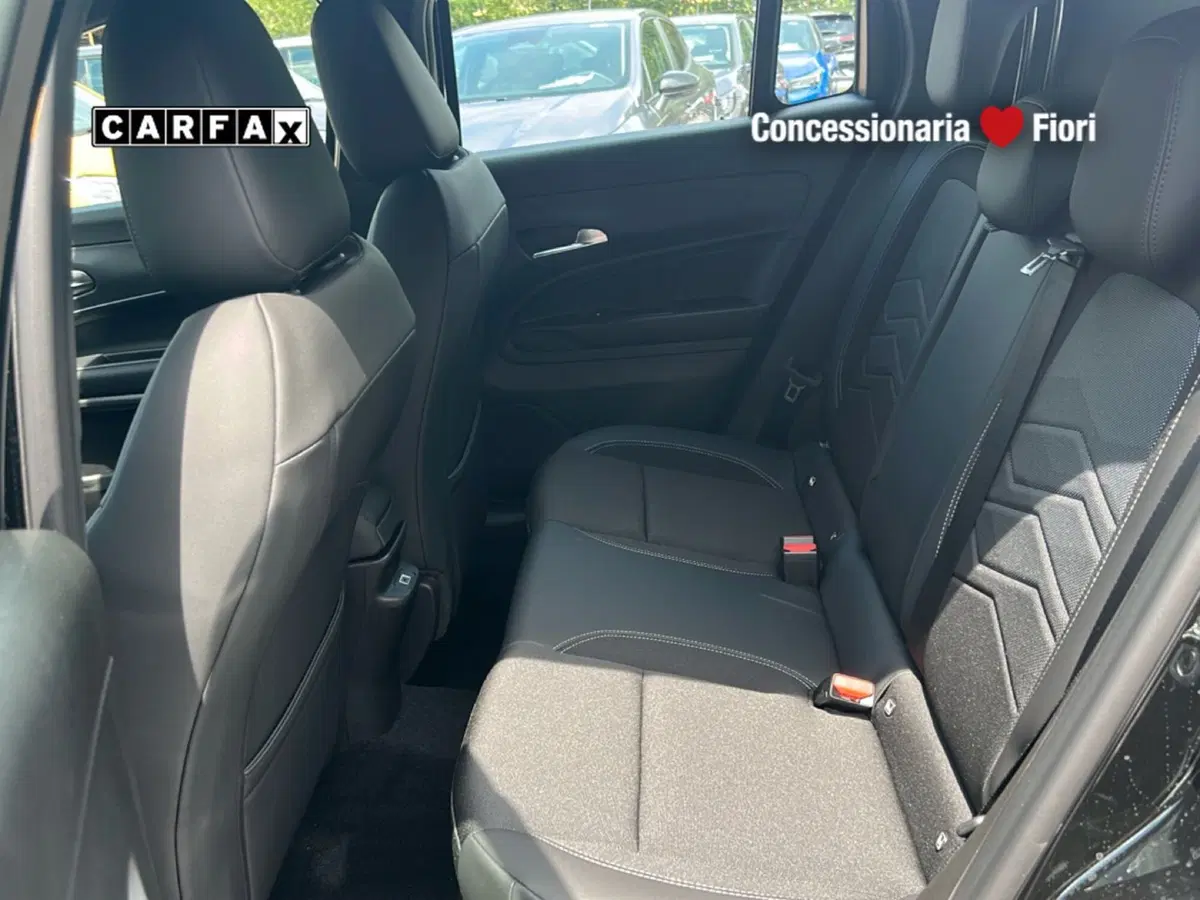Jeep Avenger nuova a Roma (13)