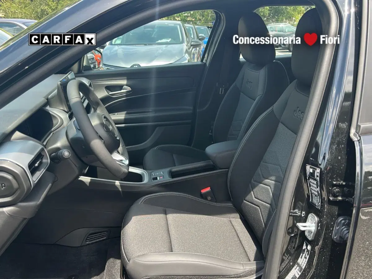 Jeep Avenger nuova a Roma (14)