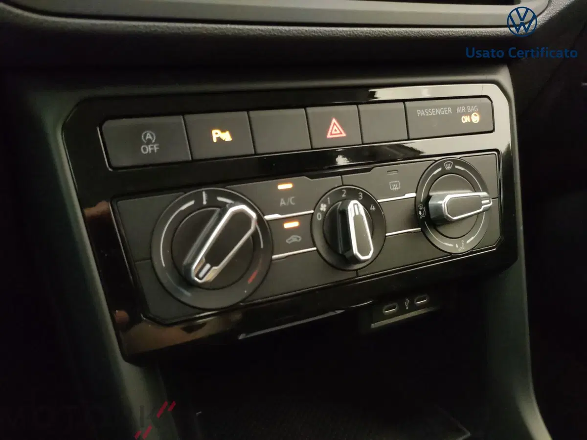 Volkswagen T-Cross usata a Varese (13)