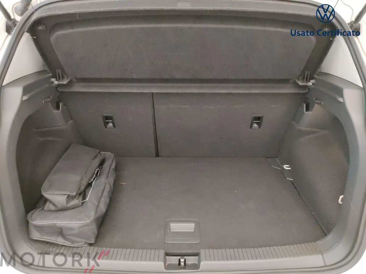 Volkswagen T-Cross usata a Varese (9)