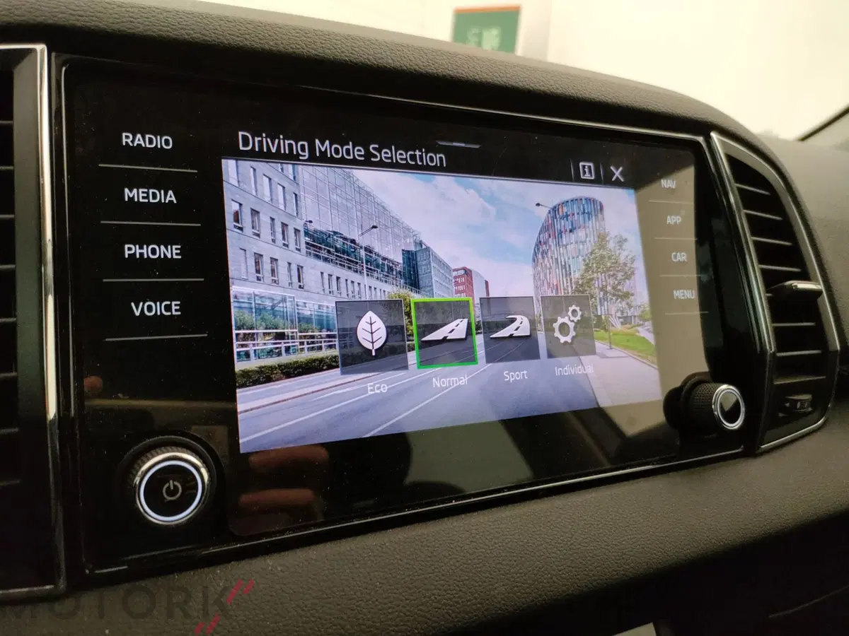 Skoda Karoq usata a Varese (16)