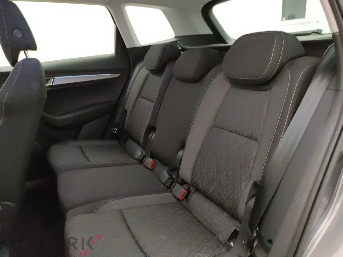 Skoda Karoq usata a Varese (9)