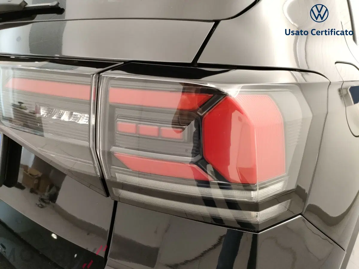 Volkswagen T-Cross usata a Varese (8)