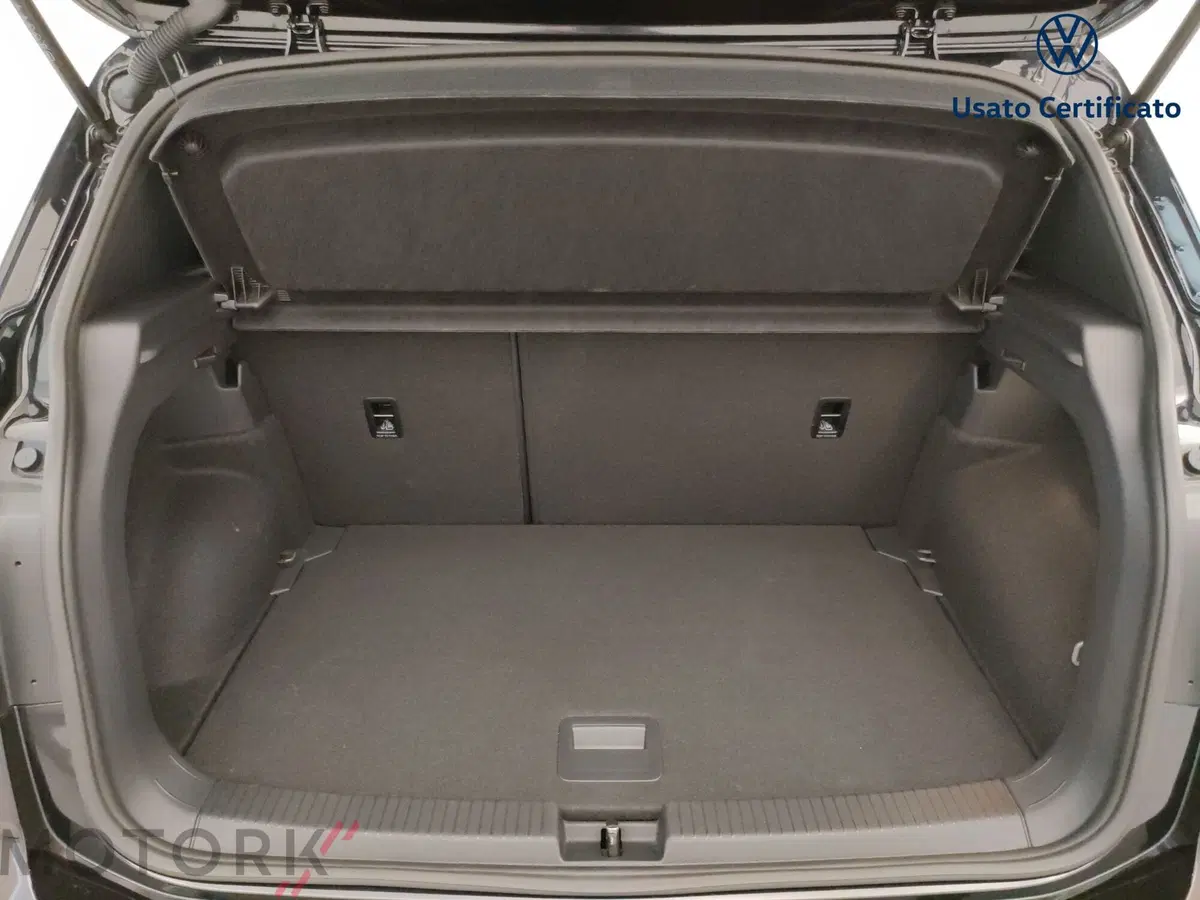 Volkswagen T-Cross usata a Varese (9)