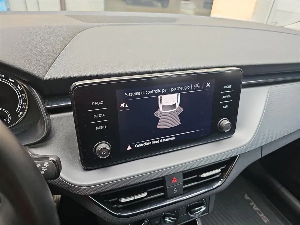 Skoda Scala usata a Lecco (15)