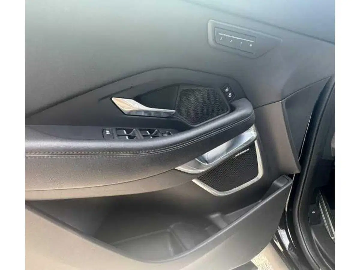 Jaguar E-Pace usata a Avellino (4)