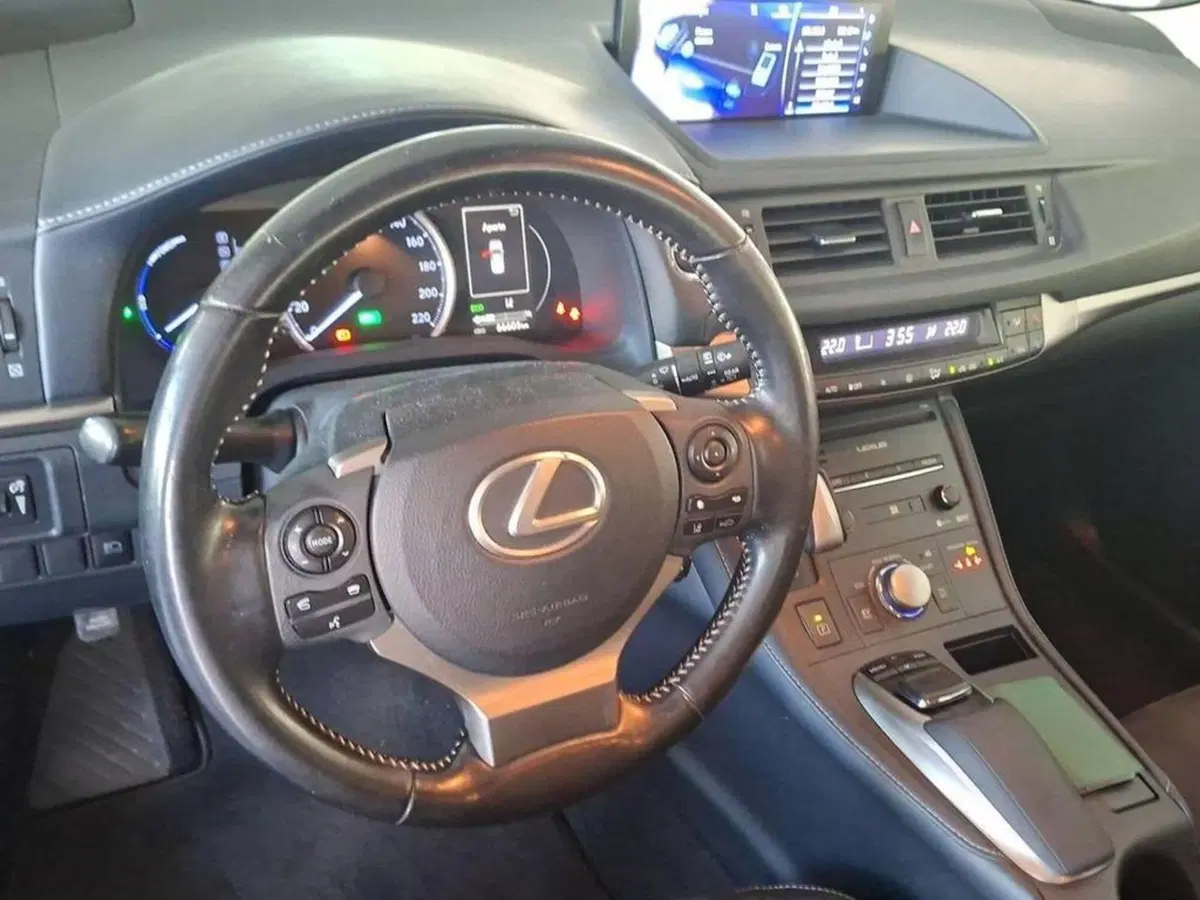 Lexus CT usata a Torino (10)