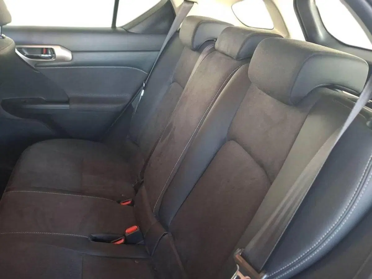 Lexus CT usata a Torino (11)