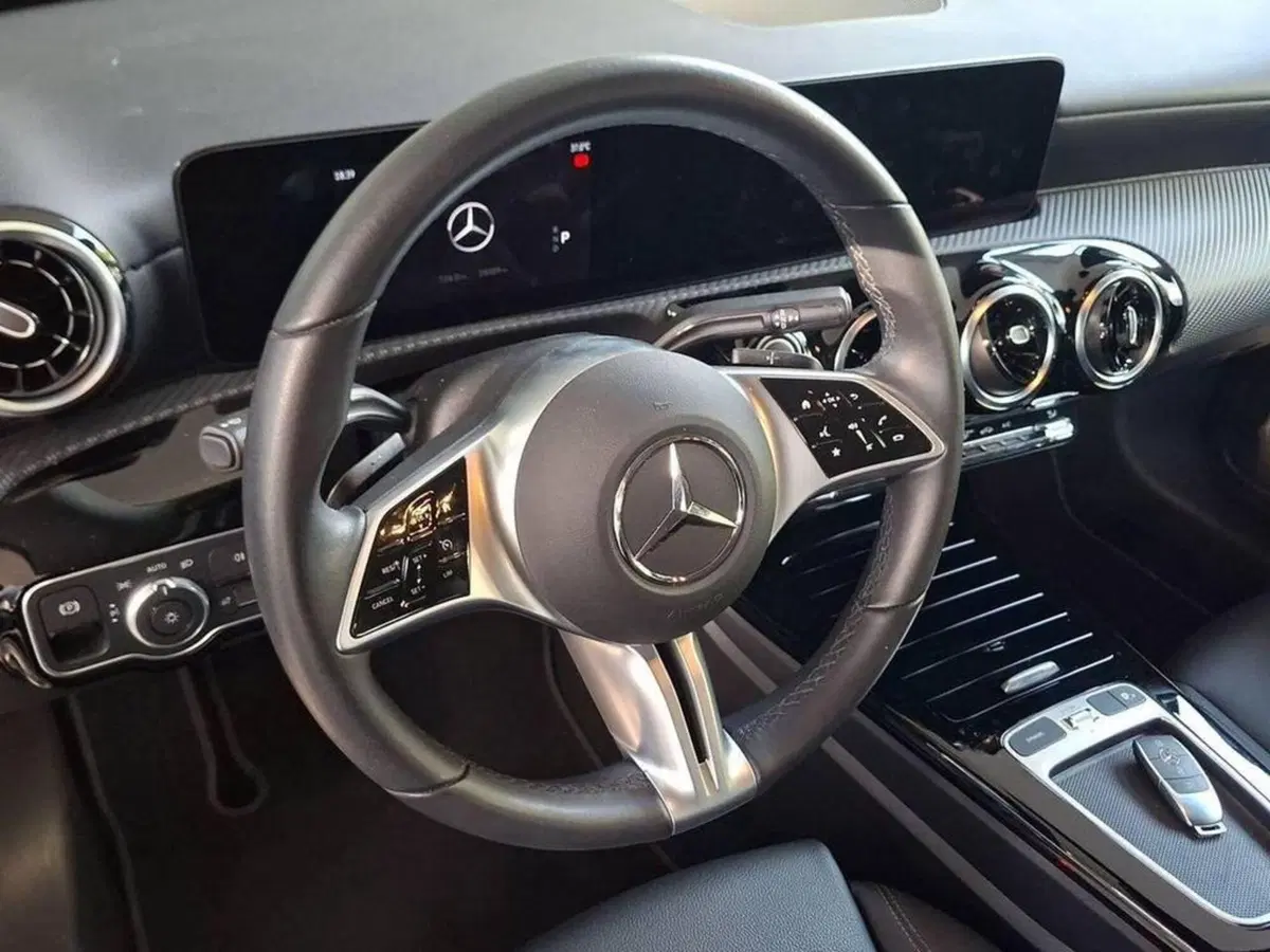 Mercedes-Benz CLA Shooting Brake usata a Torino (9)