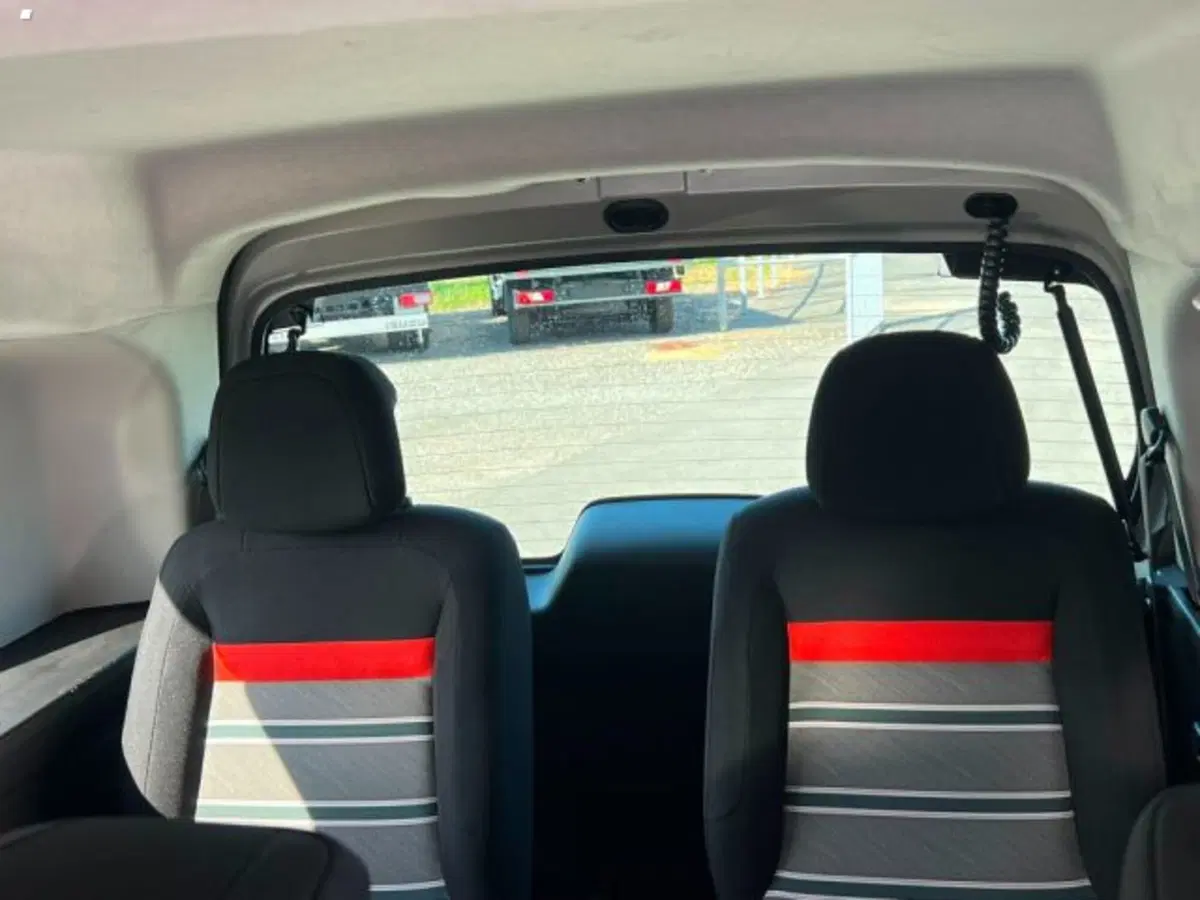 Citroen Berlingo usata a Lucca (14)