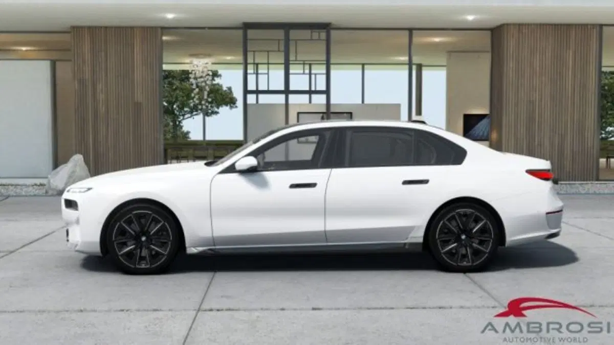 BMW Serie 7 nuova a Perugia (4)