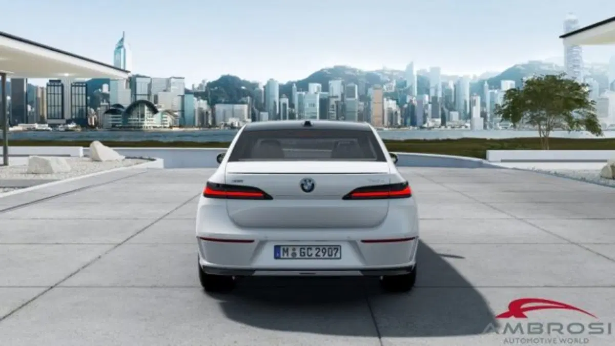 BMW Serie 7 nuova a Perugia (5)