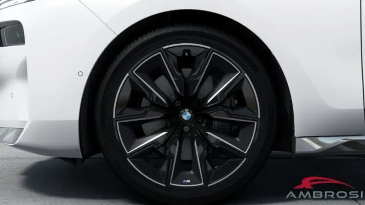 BMW Serie 7 nuova a Perugia (7)