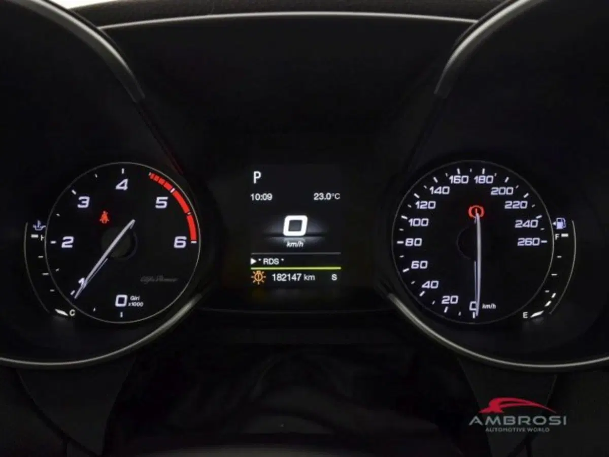 Alfa Romeo Giulia usata a Perugia (13)