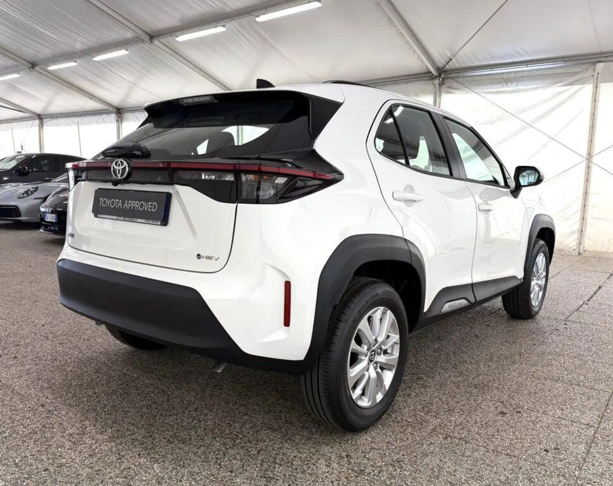 Toyota Yaris Cross nuova a Monza e Brianza (6)