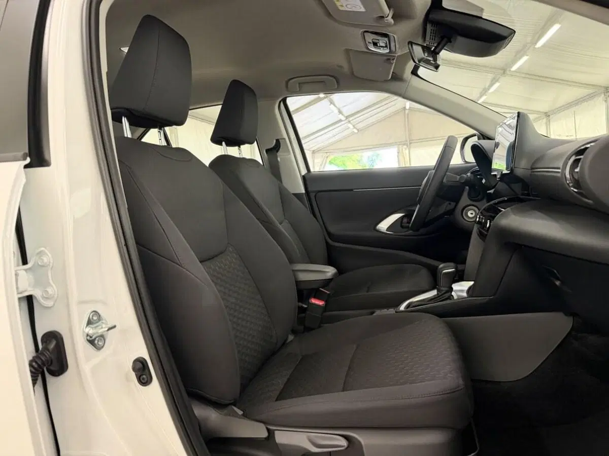 Toyota Yaris Cross nuova a Monza e Brianza (9)