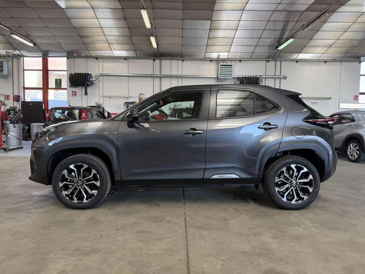 Toyota Yaris Cross nuova a Monza e Brianza (3)