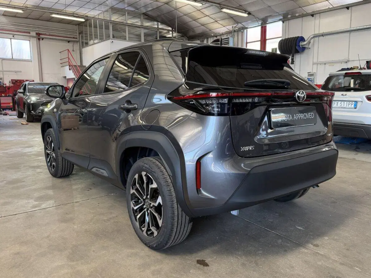 Toyota Yaris Cross nuova a Monza e Brianza (4)