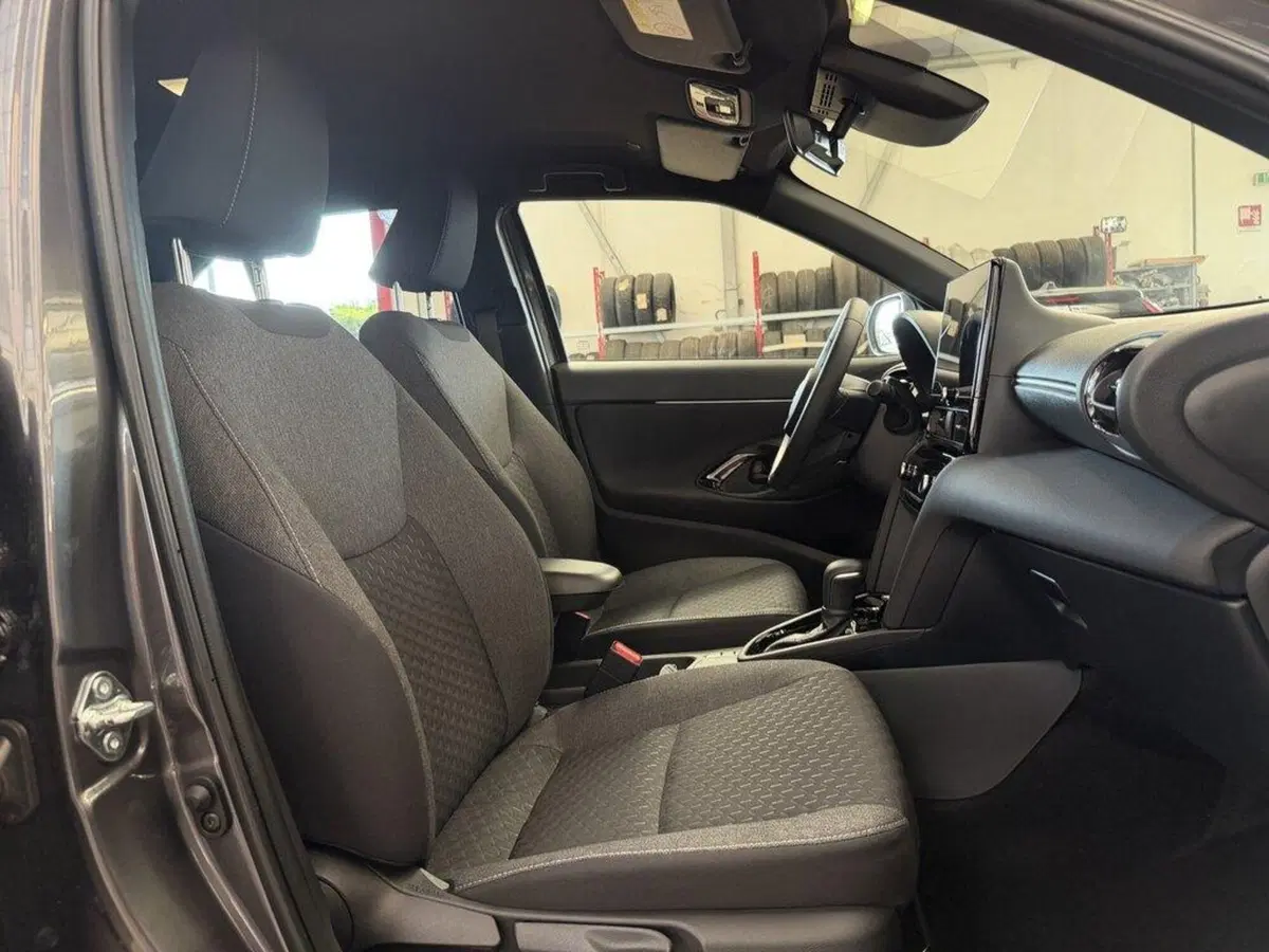 Toyota Yaris Cross nuova a Monza e Brianza (9)