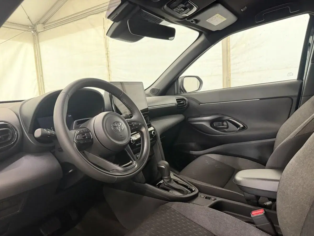 Toyota Yaris Cross nuova a Monza e Brianza (11)