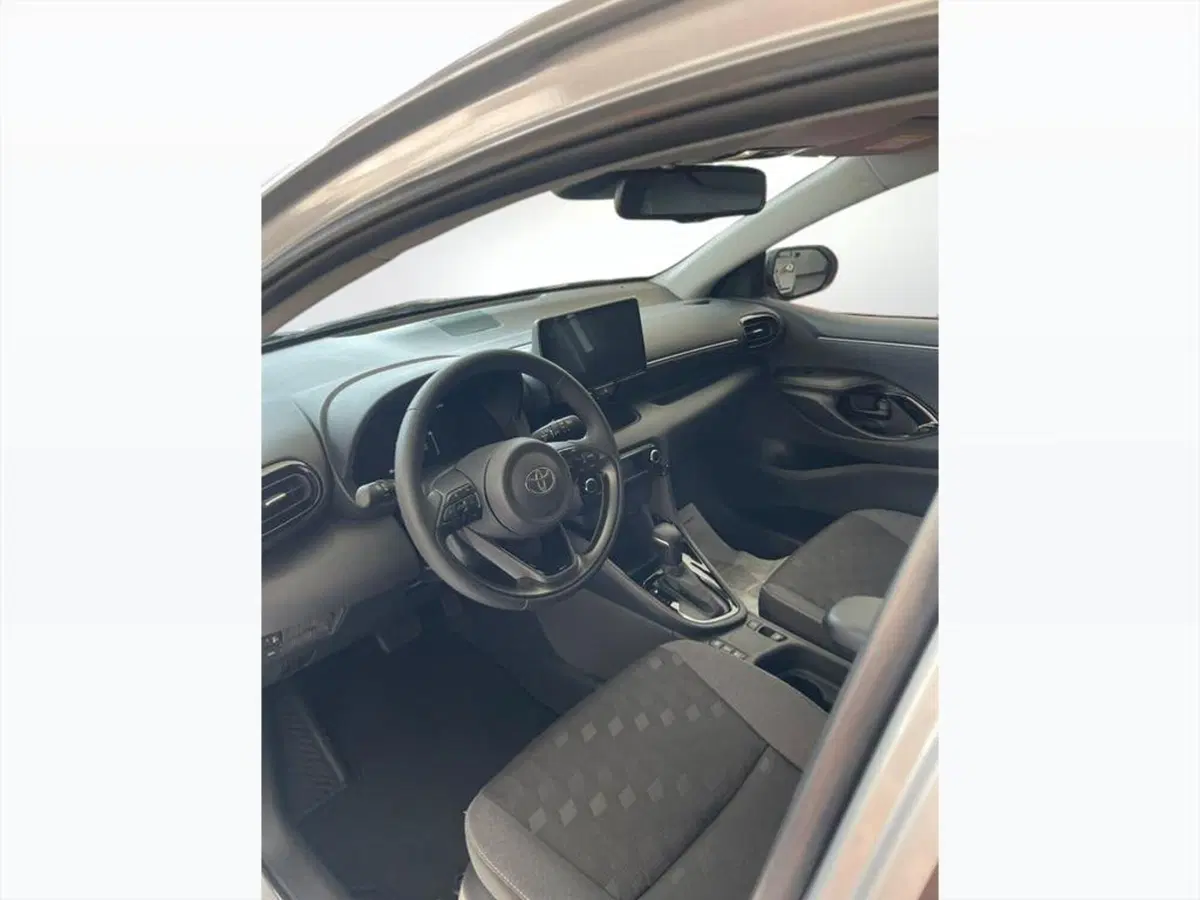 Toyota Yaris Cross nuova a Monza e Brianza (6)