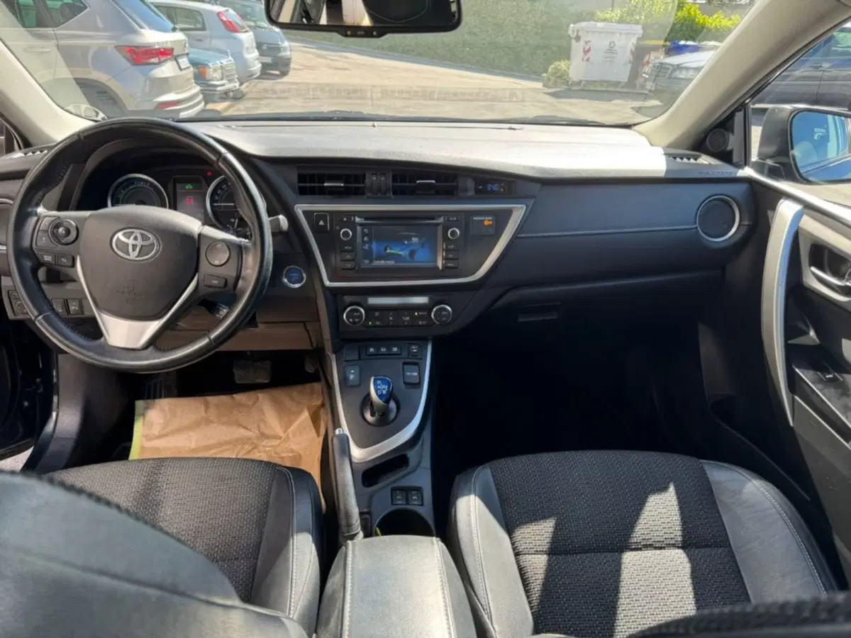 Toyota Auris Station Wagon usata a Macerata (7)