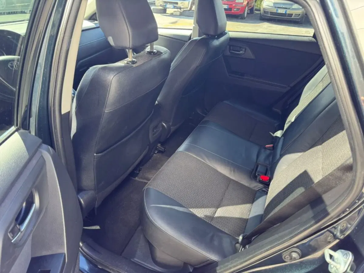 Toyota Auris Station Wagon usata a Macerata (8)