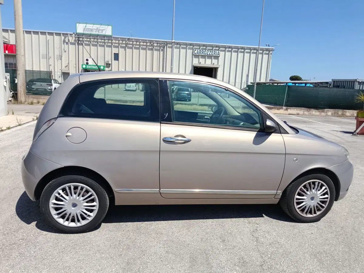 Lancia Ypsilon usata a Macerata (2)