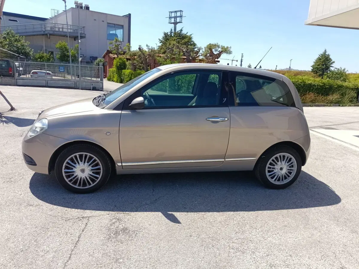 Lancia Ypsilon usata a Macerata (3)