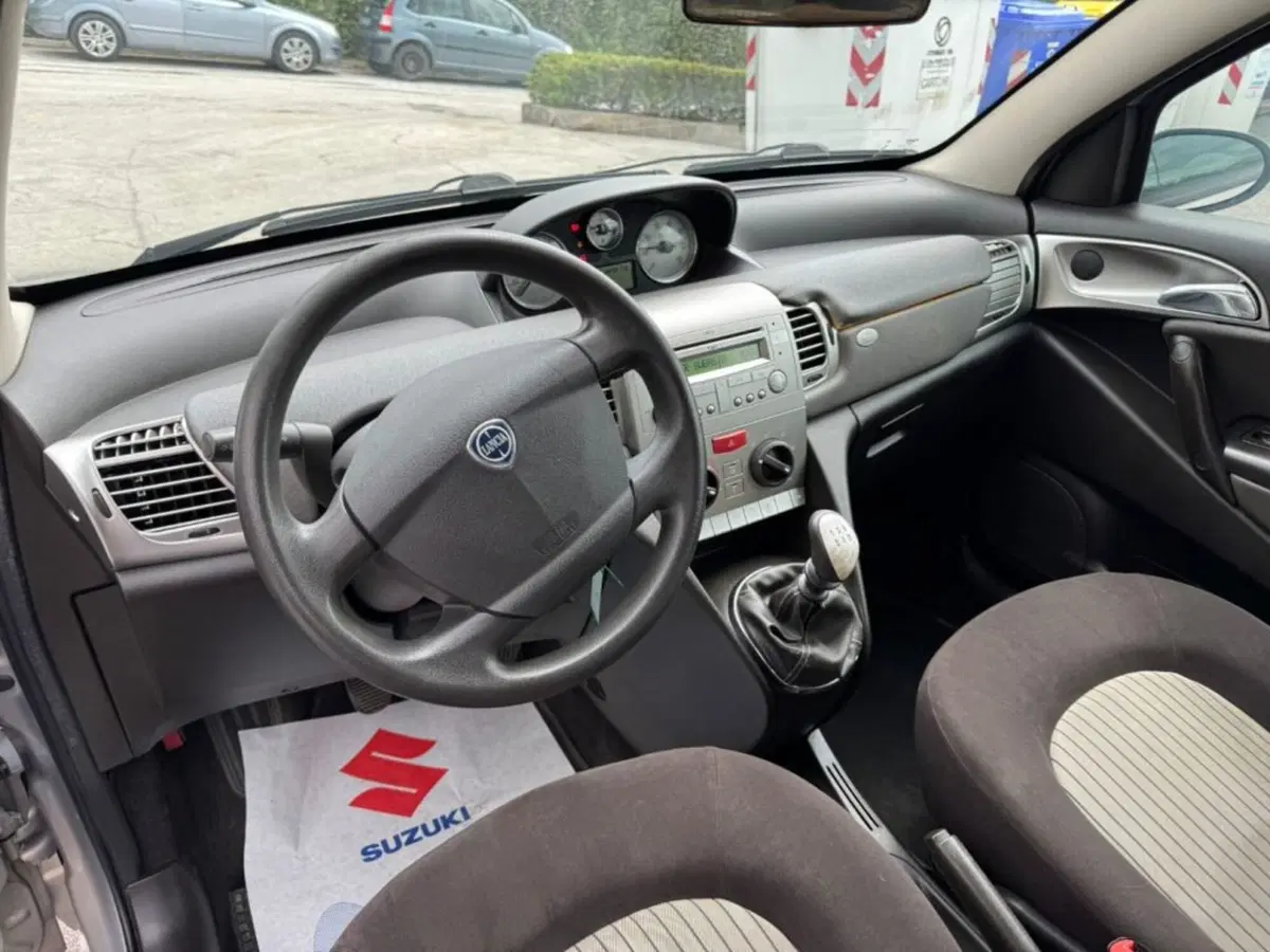 Lancia Ypsilon usata a Macerata (4)