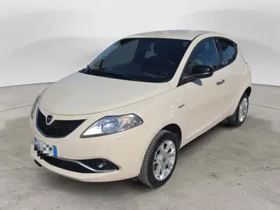 Lancia Ypsilon 0.9 TwinAir 85 CV 5 porte Metano Ecochic Silver del 2016 usata a Recanati