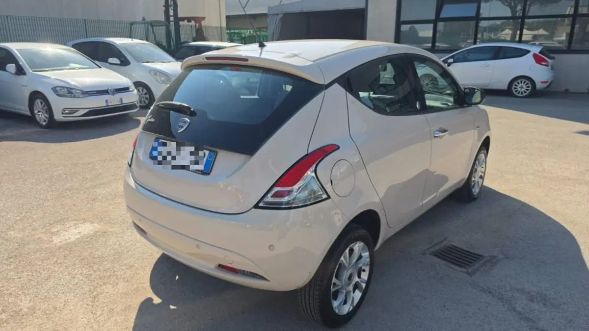 Lancia Ypsilon usata a Macerata (4)