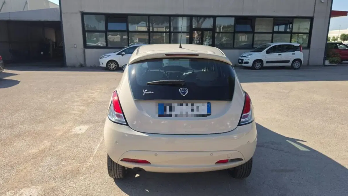 Lancia Ypsilon usata a Macerata (5)