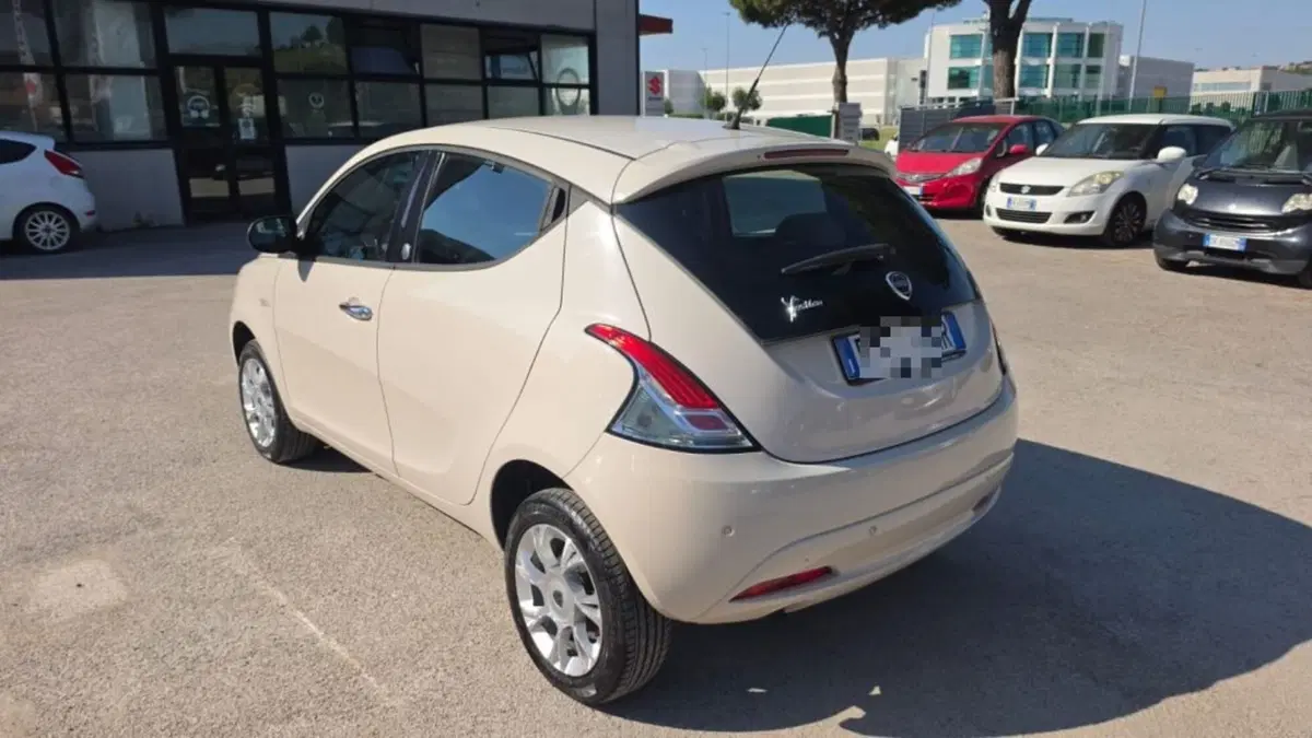 Lancia Ypsilon usata a Macerata (6)